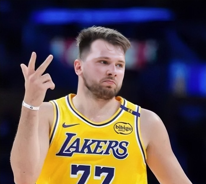 开云-关于东契奇连续十二场比赛得分超过大胜，加拿大队挑战极限！的信息